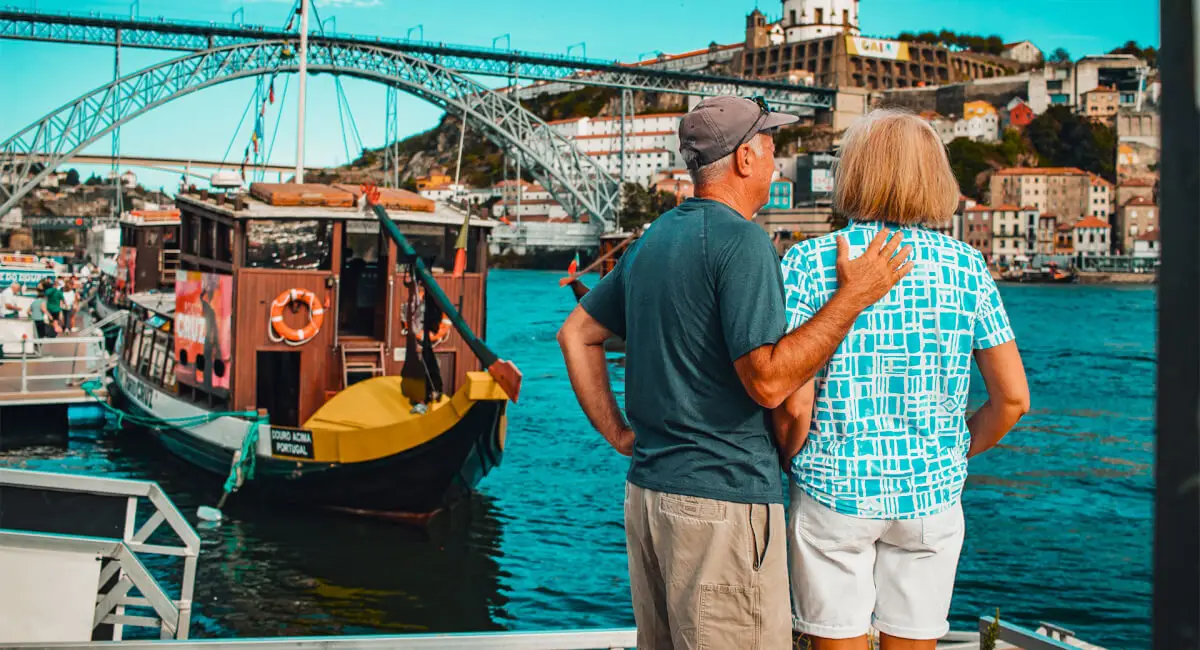 elderly-couple-porto.webp