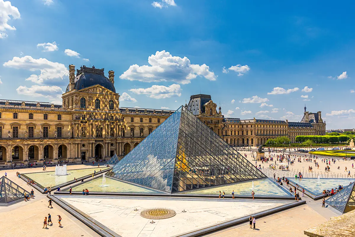 france-paris-louvre-museum.webp