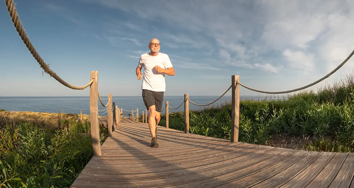 portugal-alentejo-senior-man-jogging.webp