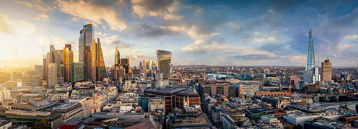 Skyline of London city center with its skyscrapers.